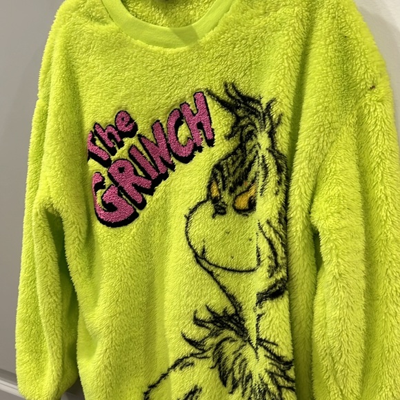 NWOT: Dr. Seuss -The Grinch Cozy Sweatshirt - Picture 3 of 5